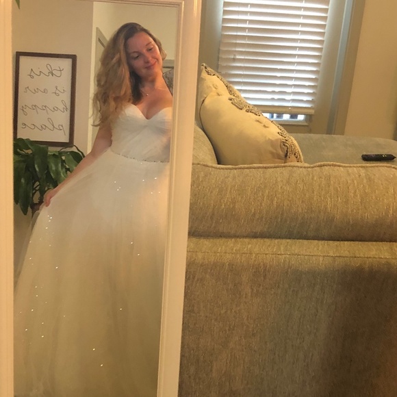 Wedding Dress - Picture 1 of 7